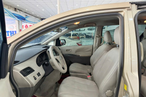 TOYOTA SIENNA 2.7L SX 2010 NHẬP MỸ