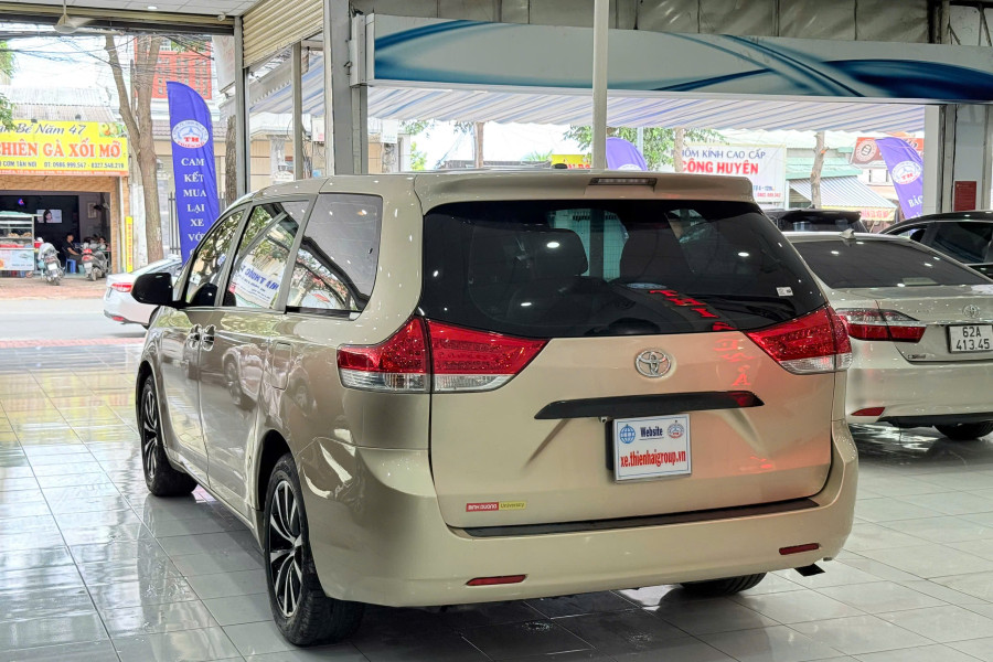 TOYOTA SIENNA 2.7L SX 2010 NHẬP MỸ