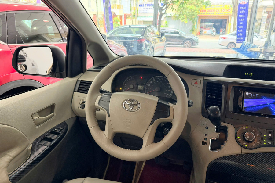 TOYOTA SIENNA 2.7L SX 2010 NHẬP MỸ