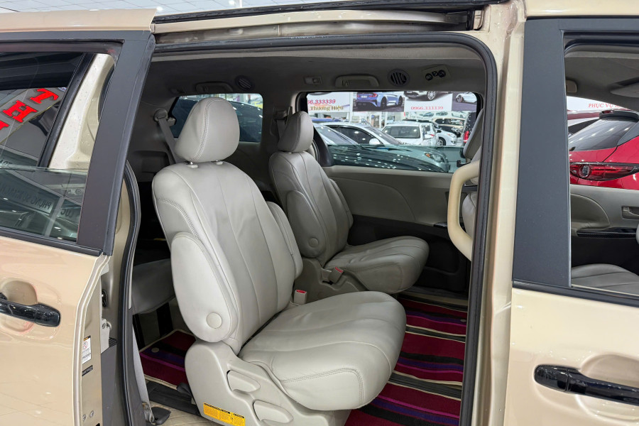 TOYOTA SIENNA 2.7L SX 2010 NHẬP MỸ