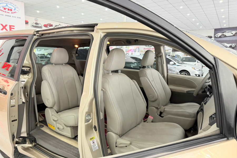 TOYOTA SIENNA 2.7L SX 2010 NHẬP MỸ