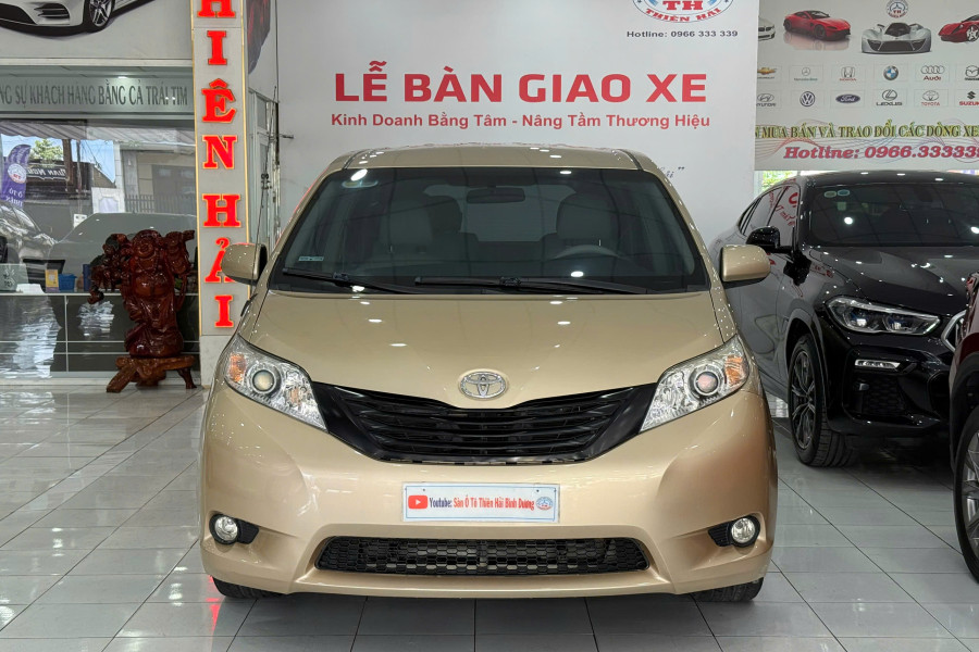 TOYOTA SIENNA 2.7L SX 2010 NHẬP MỸ