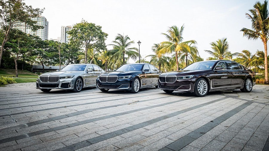 BMW 7-Series 2022 mới nhất đang ra mắt với 5 phiên bản sở hữu đặc trưng riêng biệt, có mức giá niêm yết chưa tính thuế phí khởi điểm từ 4,319,000,000 VNĐ