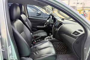 MITSUBISHI TRITON 4X2AT MIVEC PREMIUM SX 2021 NHẬP KHẨU THÁI LAN 