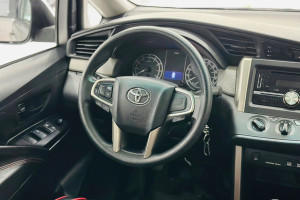 TOYOTA INNOVA 2.0E MT SX 2019