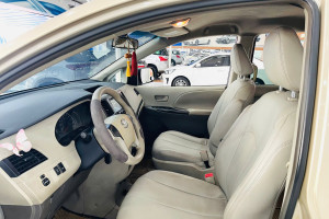 TOYOTA SIENNA 2.7L SX 2010 - NHẬP MỸ