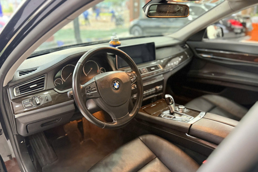 BMW 730LI SX 2011 DKI 2012 NHẬP ĐỨC 1 CHỦ TỪ MỚI