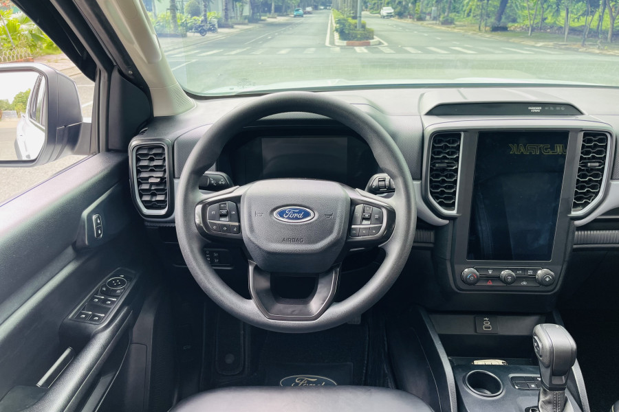 FORD RANGER XLS 2.0L 4x2 AT Sx 2022 Model 2023