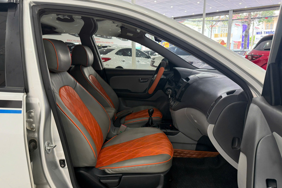 HYUNDAI AVANTE 1.6MT SX 2014