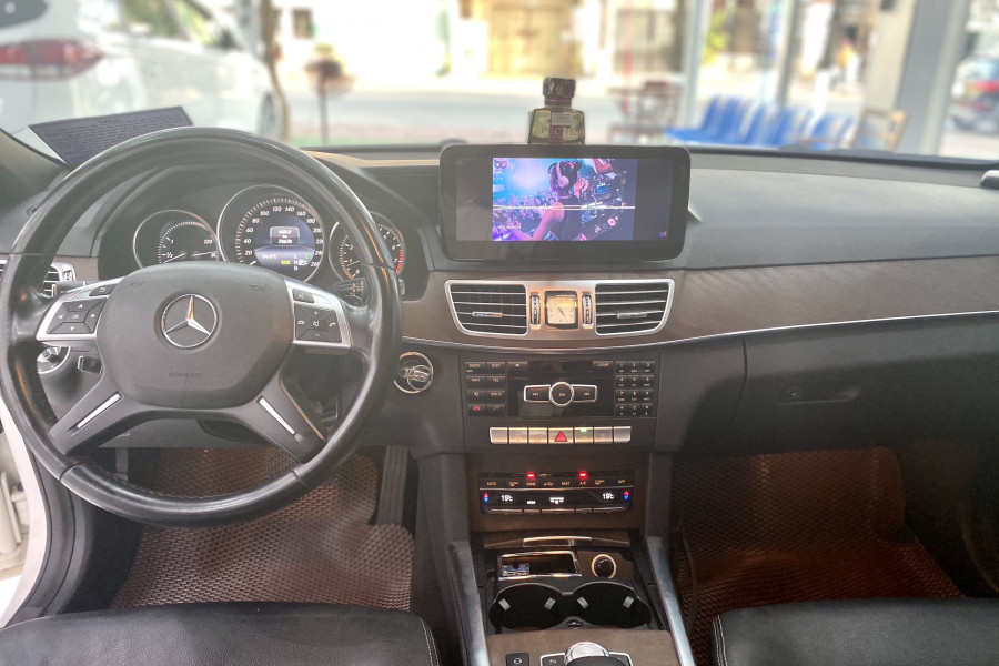 MercedesBenz E 200 T 7GTronic Plus 184hp 2015