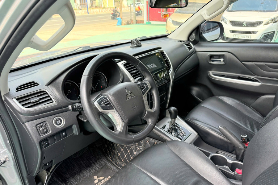 MITSUBISHI TRITON 4X2AT MIVEC PREMIUM SX 2021 NHẬP KHẨU THÁI LAN 