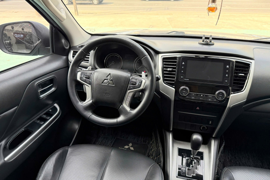 MITSUBISHI TRITON 4X2AT MIVEC PREMIUM SX 2021 NHẬP KHẨU THÁI LAN 