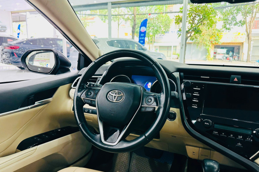 TOYOTA CAMRY 2.5Q SX 2019 NHẬP KHẨU THÁI LAN