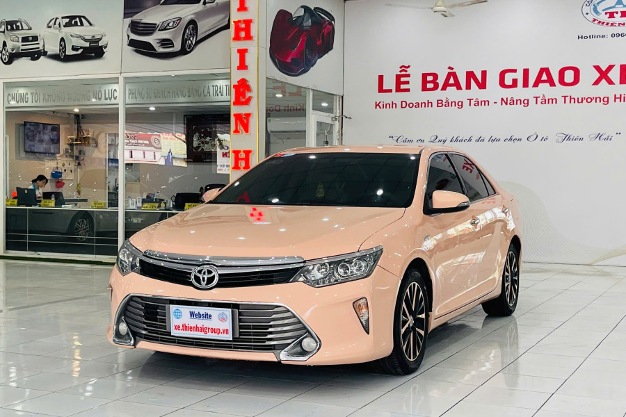 TOYOTA CAMRY 2.0E SX 2018 HỒNG NT KEM.