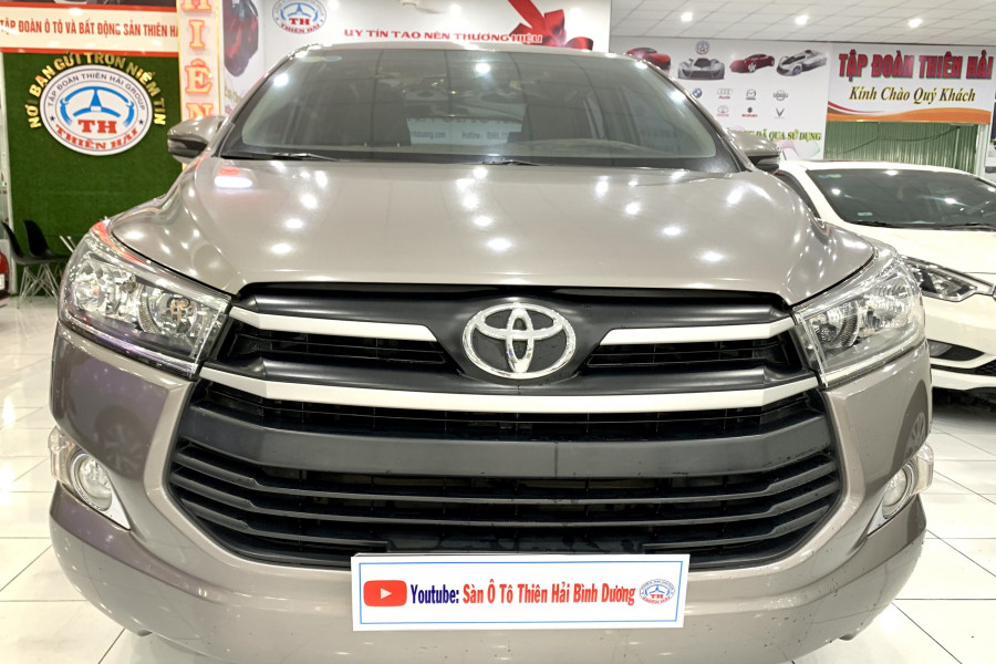 Đuôi gió trên kính hậu Toyota Innova 2018  Nghệ Auto