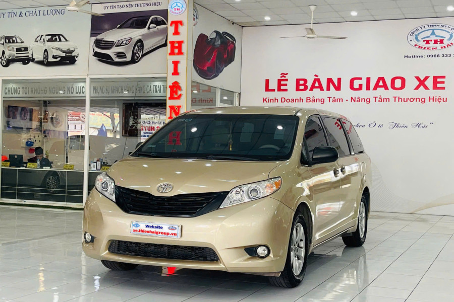 TOYOTA SIENNA 2.7L SX 2010 - NHẬP MỸ