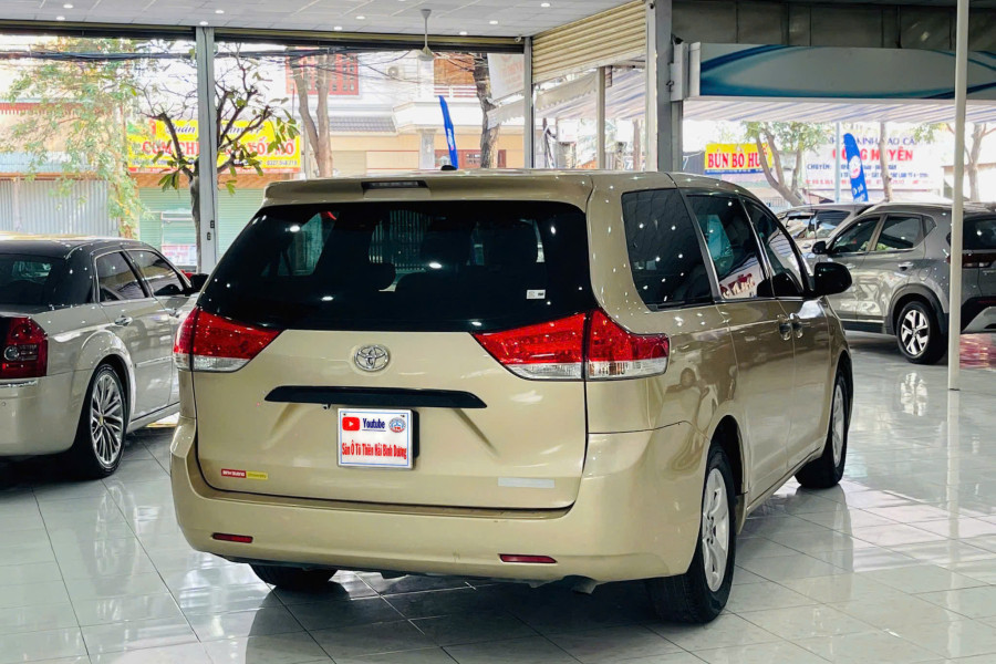 TOYOTA SIENNA 2.7L SX 2010 - NHẬP MỸ