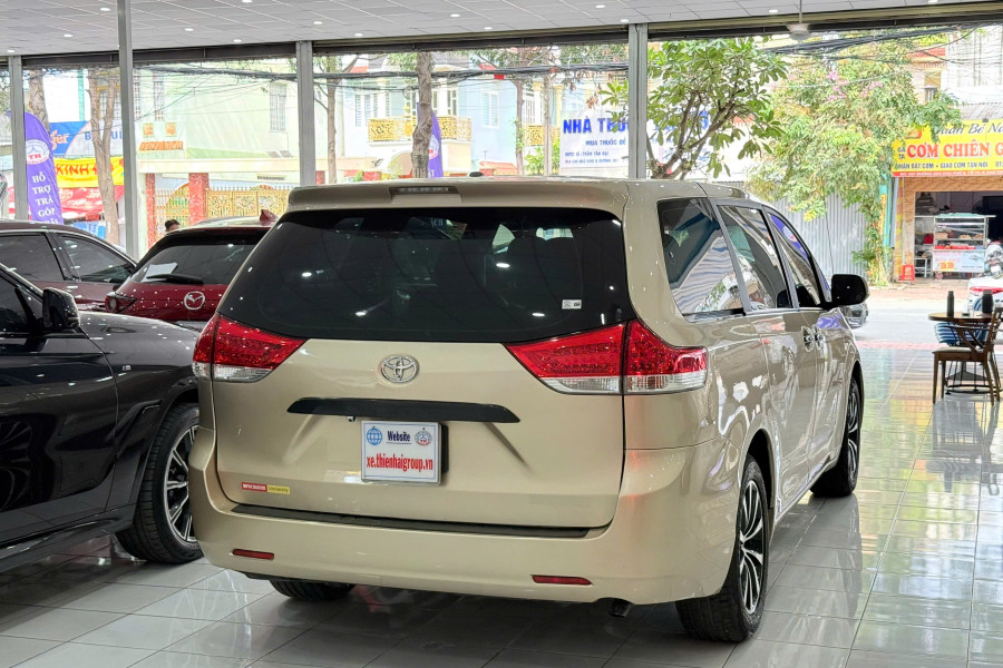TOYOTA SIENNA 2.7L SX 2010 NHẬP MỸ