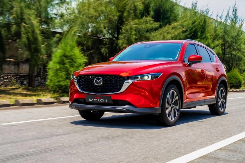 Mazda CX-5 với phong cách thiết kế Kodo mang lại vẻ trẻ trung và cá tính.